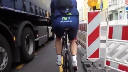 Fahndungsbild. Der Lkw kam mehreren Radfahrern im Juni 2018 in der Greifswalder Straße gefährlich nahe.