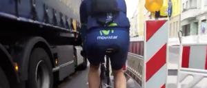 Fahndungsbild. Der Lkw kam mehreren Radfahrern im Juni 2018 in der Greifswalder Straße gefährlich nahe.
