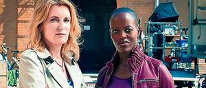 Bestraft mit Ehekrisen und Betreuungsnöten.  Die Lindholm und Schmitz (Maria Furtwängler, Florence Kasumba).