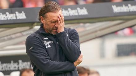 Blankes Entsetzen. Thomas Doll kann seinen Hannoveranern gar nicht mehr zusehen.