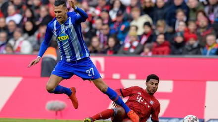 Der Draufgänger. Davie Selke hier im Spiel beim FC Bayern, am Boden Serge Gnabry.