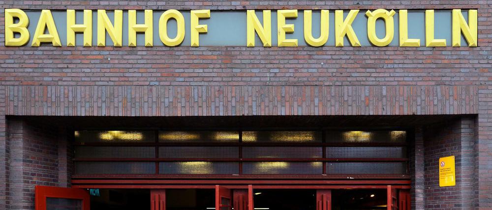 Der Eingang zum S- und U-Bahnhof Neukölln.