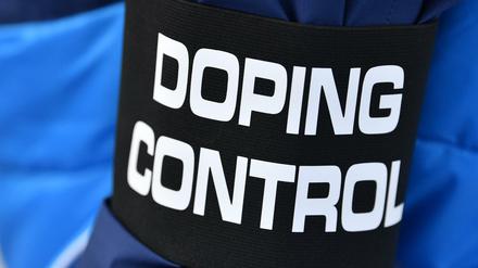 Die Armbinde eines Doping-Kontrolleurs während der Nordischen Ski-WM in Seefeld. 