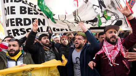 Deutsche, die an pro-kurdischen Protesten teilnehmen (hier 2018 in Köln) stehen offenbar unter Beobachtung der türkischen Behörden.