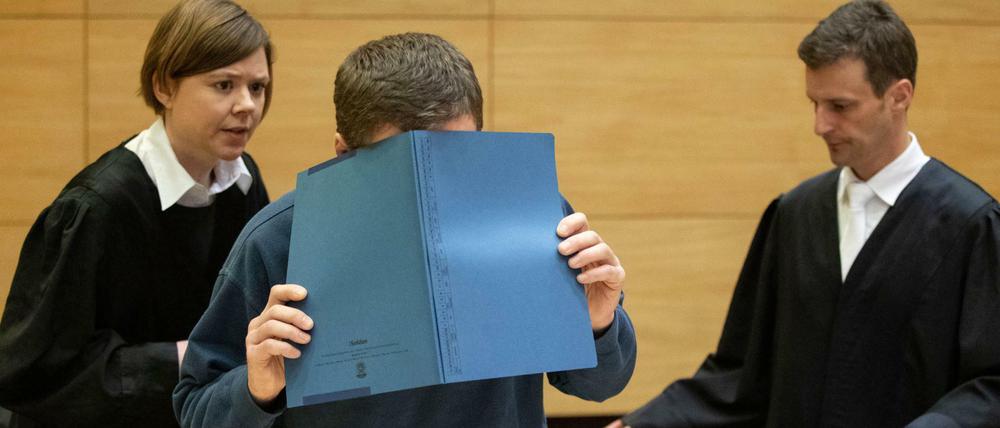 Der Angeklagte während des Prozesses in Bielefeld