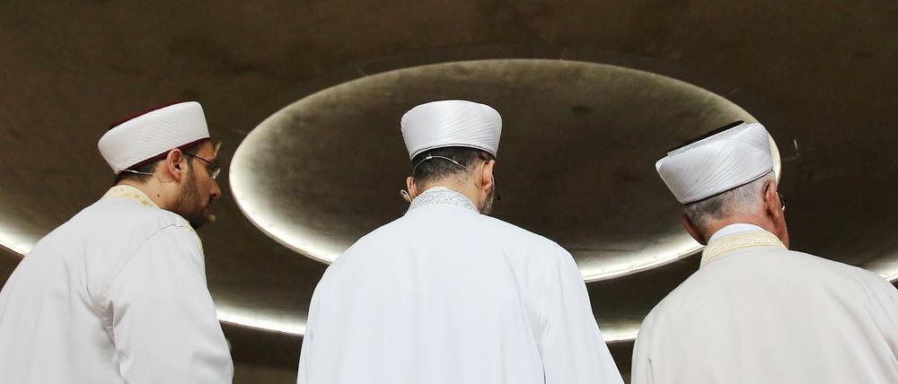 Imame, die aus dem Ausland nach Deutschland kommen, sollen in Zukunft Sprachkenntnisse nachweisen müssen.