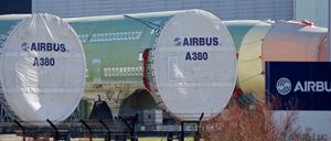Teile des Airbus-Großraumflugzeugs A380 in der Endmontage-Fabrik in der Nähe von Toulouse.