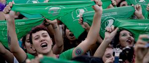Pro-Choice-Aktivistinnen demonstrieren in Buenos Aires.