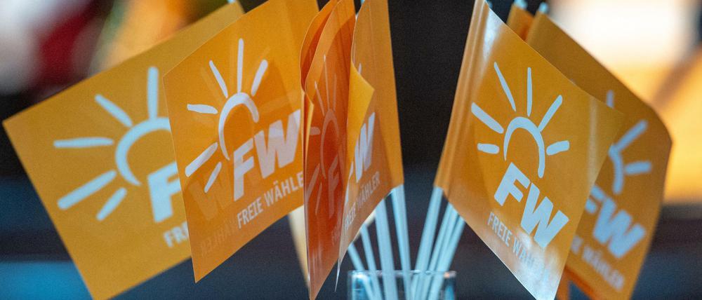 Fähnchen mit dem Logo der Freien Wähler 