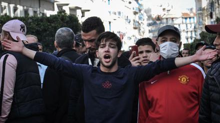 Demonstranten protestieren in Algier gegen die erneute Kandidatur des amtierenden Präsidenten Bouteflika.