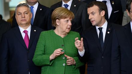 Ungarns Regierungschef Viktor Orban, Kanzlerin Angela Merkel und Frankreichs Präsident Emmanuel Macron (von links nach rechts).