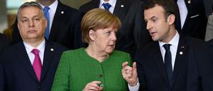 Ungarns Regierungschef Viktor Orban, Kanzlerin Angela Merkel und Frankreichs Präsident Emmanuel Macron (von links nach rechts).