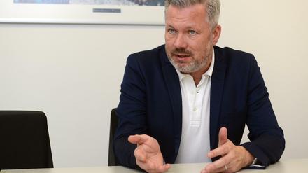 Oliver Lackmann, Chef der Airline TUI fly im Gespräch mit dem Tagesspiegel in der Pilotenschule Lufthansa Aviation Training am Flughafen Schönefeld.