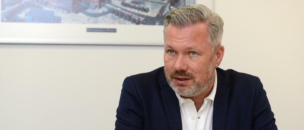 Oliver Lackmann, Chef der Airline TUI fly im Gespräch mit dem Tagesspiegel in der Pilotenschule Lufthansa Aviation Training am Flughafen Schönefeld.
