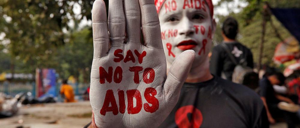 Nein sagen zu Aids können nur Zellen, die den HI-Viren kein Schlupfloch bieten. Jetzt ist es - erst zum zweiten Mal - gelungen, einen HIV-Infizierten mit solch resistenten Zellen von den Aids-Viren zu befreien.