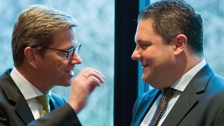 Der frühere Bundesaußenminister Guido Westerwelle (links) mit Patrick Döring 2013 in Berlin vor der Sitzung des FDP-Bundesvorstandes. 