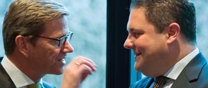 Der frühere Bundesaußenminister Guido Westerwelle (links) mit Patrick Döring 2013 in Berlin vor der Sitzung des FDP-Bundesvorstandes. 