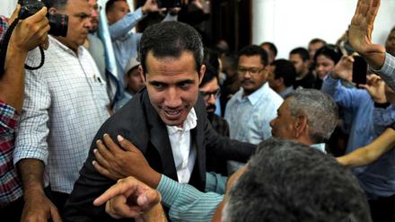 Venezuelas Interimspräsident Juan Guaidó wurde bei seiner Rückkehr nach Caracas von Tausenden Anhängern begrüßt.