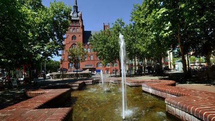 Plätschern macht Laune - hier am Brunnen auf dem Steglitzer Herman-Ehlers-Platz.