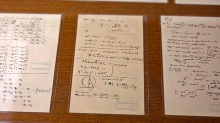 Seiten des Manuskripts von Albert Einstein.