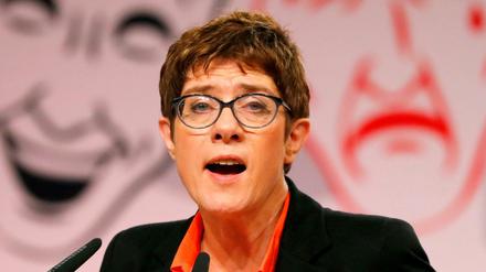 CDU-Chefin Annegret Kramp-Karrenbauer geht in Demmin zum Gegenangriff über.