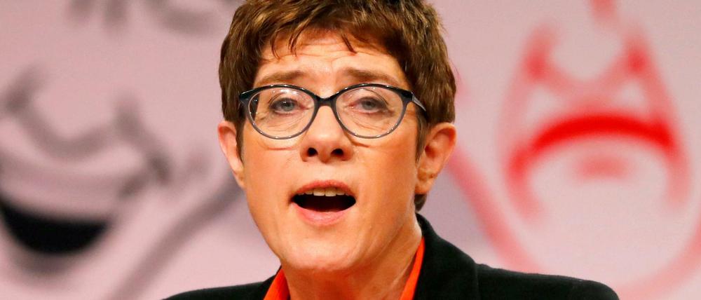 CDU-Chefin Annegret Kramp-Karrenbauer geht in Demmin zum Gegenangriff über.