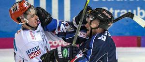 Gut gekämpft. Die Eisbären um Louis-Marc Aubry blieben am Mittwoch in Straubing standhaft.
