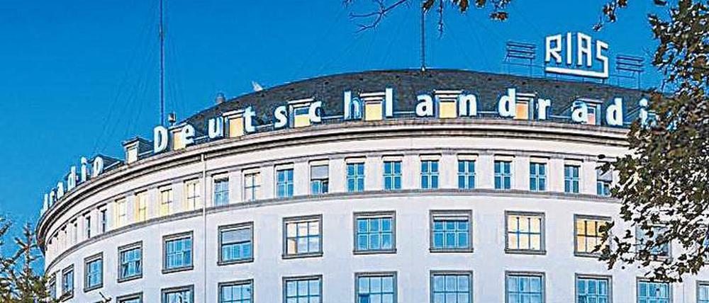 Im Berliner Funkhaus am Hans-Rosenthal-Platz sendet Deutschlandfunk Kultur künftig für die Musterhörerin Susanne Wagner in Frankfurt am Main.