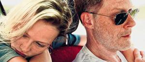 Es könnte Liebe sein.  Was verbindet Martin (Andreas Lust) und Emily (Meira Durand), die Kilometer um Kilometer durch den Schwarzwald fahren?
