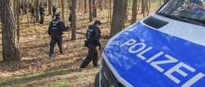 Bei Kummersdorf in Brandenburg sucht eine Hundertschaft nach der vermissten Rebecca Reusch abzusuchen.