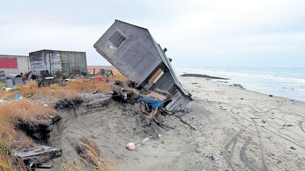 Auftauender Permafrost hat dieses Haus in Alaska zerstört. 
