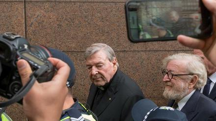 Kardinal Pell zu Beginn des Verfahrens gegen ihn
