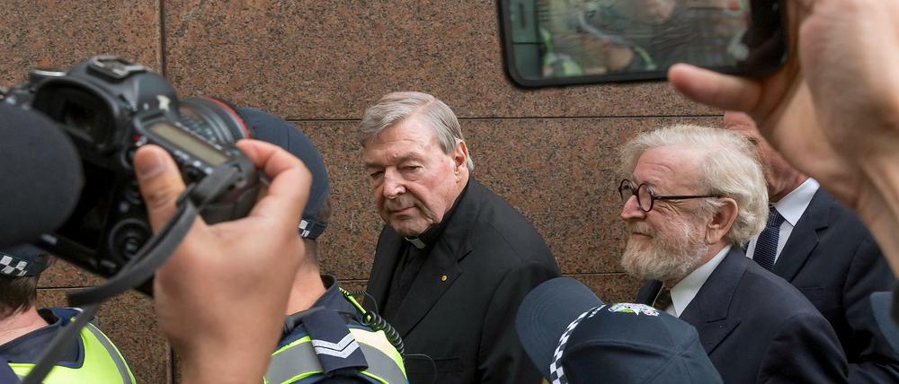 Kardinal Pell zu Beginn des Verfahrens gegen ihn