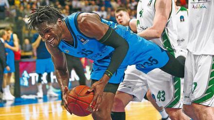 Ganz schön anstrengend. Landry Nnoko hat mit Alba Berlin derzeit ein straffes Programm. 