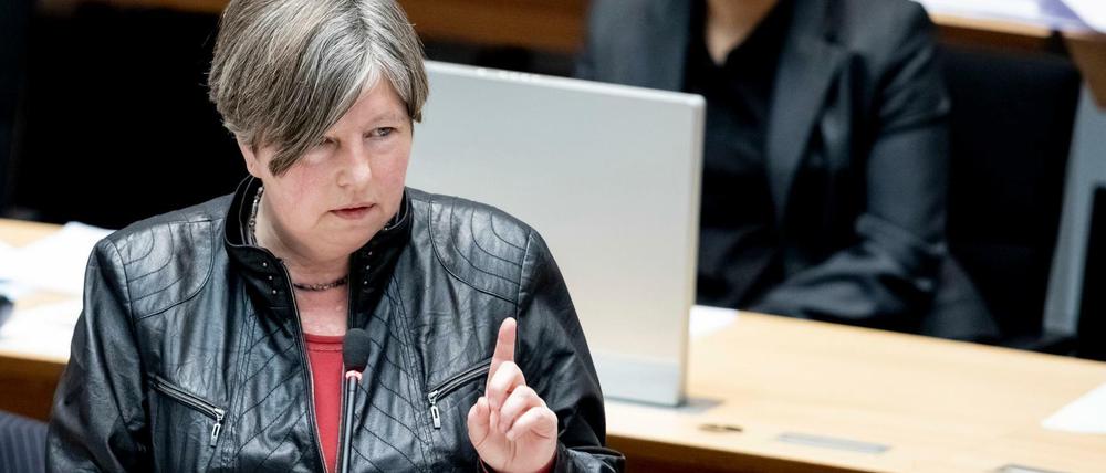 Die Bausenatorin kennt die Abgabefristen im Senat nicht. Die Vorlage zum Mietendeckel konnte noch nicht besprochen werden.