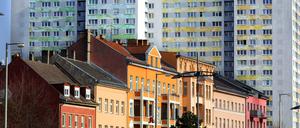 Historischer und moderner Wohnraum an der Frankfurter Allee im Bezirk Friedrichshain.