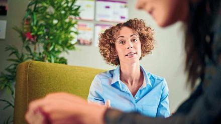 Psychotherapeutinnen und Psychotherapeuten sollen nach wissenschaftlichen Maßstäben diagnostizieren und behandeln. Ärzte befürchten jedoch, das neue Studienfach könne das nicht gewährleisten und warnen vor einer "Mogelpackung".