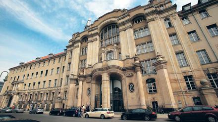 Der Physiotherapeut Ralf B. steht wegen mutmaßlicher sexueller Übergriffe vor dem Berliner Landgericht.