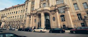 Der Physiotherapeut Ralf B. steht wegen mutmaßlicher sexueller Übergriffe vor dem Berliner Landgericht.