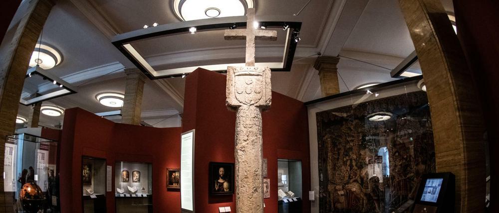 Die Wappensäule von Cape Cross im Deutschen Historischen Museum.