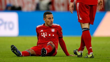 Sitzen geblieben. Thiago und der FC Bayern verabschieden sich von der europäischen Bühne.