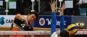 Berlins Mittelblocker Jeffrey Jendryk (links) kam auf 13 Punkte.