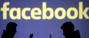 Facebook-Nutzer am Laptop