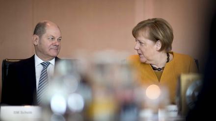 Olaf Scholz, Bundesfinanzminister und Vizekanzler (SPD) mit Angela Merkel, Bundeskanzlerin (CDU)