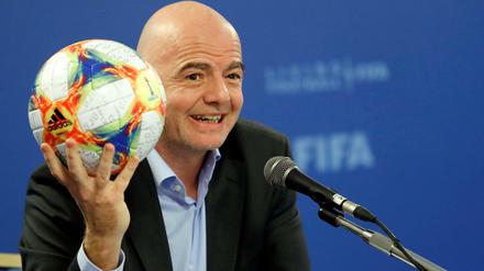 Sieht den Fußball gern in seinen Händen: Fifa-Präsident Gianni Infantino plant offenbar eine Reform der Klub-WM.