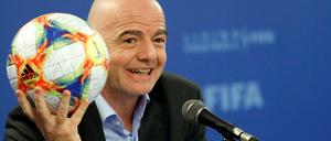 Sieht den Fußball gern in seinen Händen: Fifa-Präsident Gianni Infantino plant offenbar eine Reform der Klub-WM.