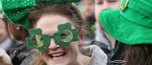 Grün und Blau. In der Ufa-Fabrik wird St. Patrick’s Day gefeiert.