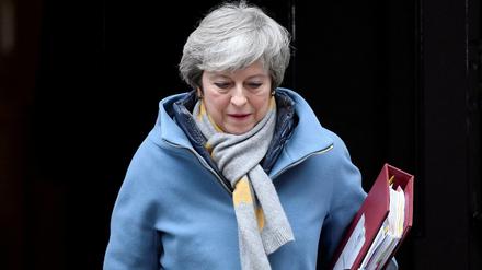 Theresa May verlässt die Downing Street No 10, um den Weg ins Unterhaus anzutreten zu einer erneuten Brexit-Debatte.