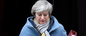 Theresa May verlässt die Downing Street No 10, um den Weg ins Unterhaus anzutreten zu einer erneuten Brexit-Debatte.