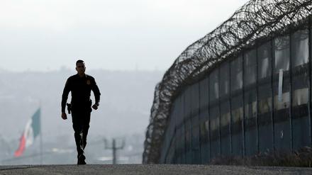 Für die geplante Grenzmauer zu Mexiko will Donald Trump im Haushaltsentwurf für 2020 zusätzliche 8,6 Milliarden Dollar .